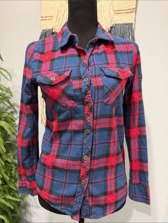 Love Tree Tops - Love Tree Red and Navy Plaid Button-Up Shirt Size Small